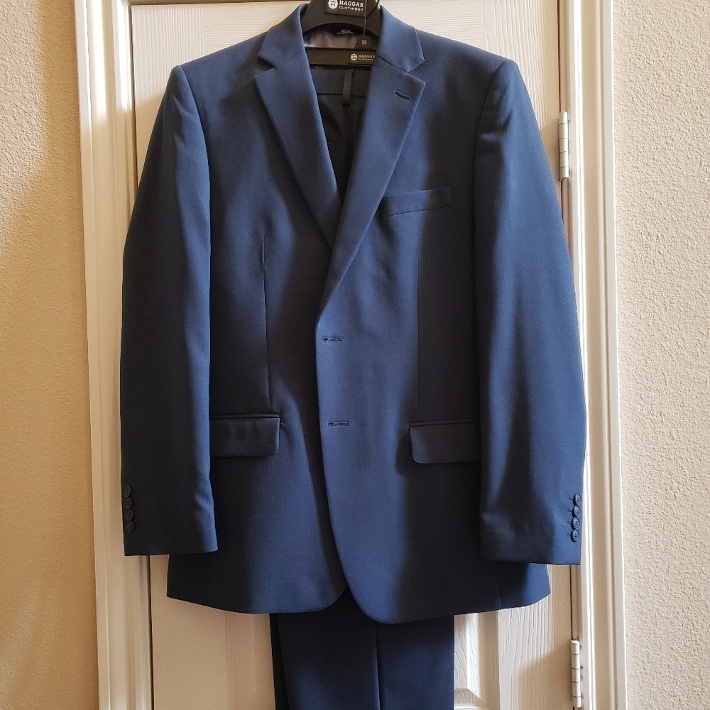 Navy blue Haggar 40 Reg suit & pant 36x30.